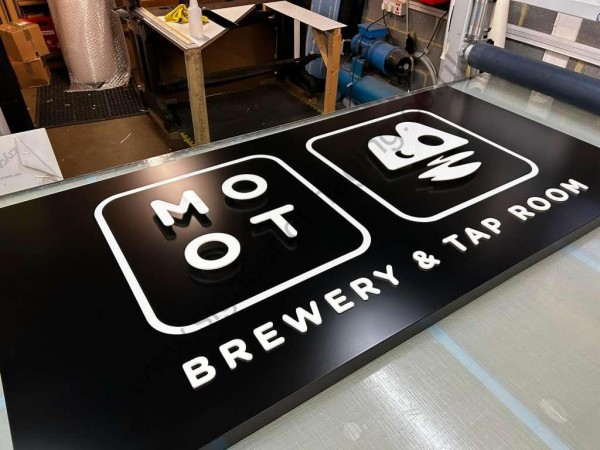 Moot Brewery Fascia Sign Jan 23 (2)