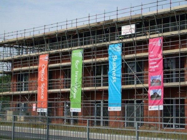 printed-banner-hngin-on-building